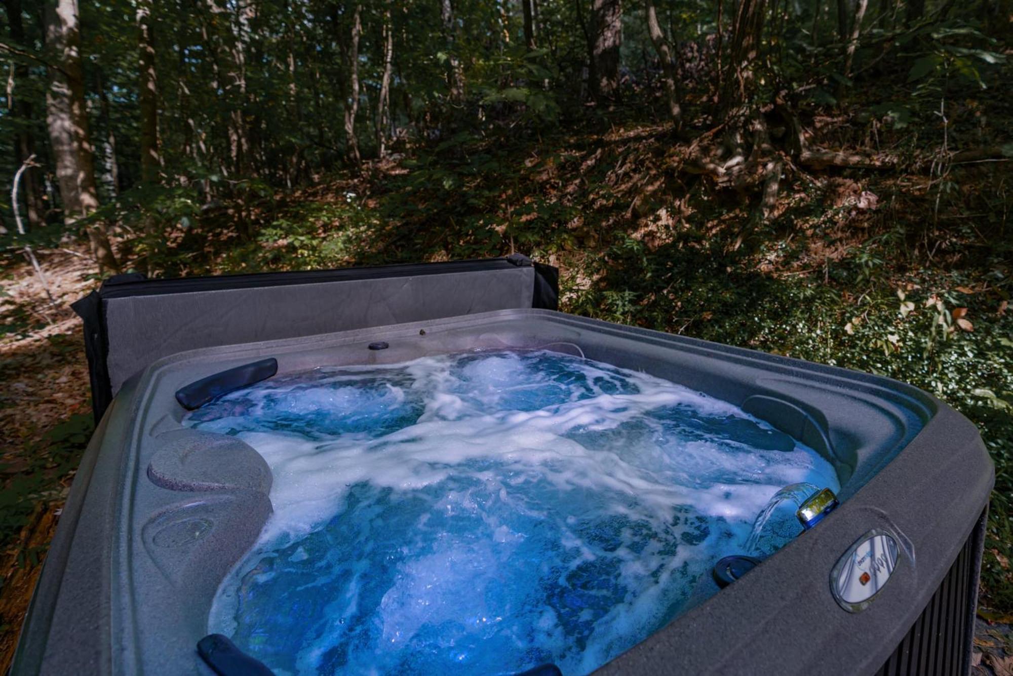 Modern Chalet Cabin W Hot Tub, Deck&Grill, & Wifi! Inwood エクステリア 写真
