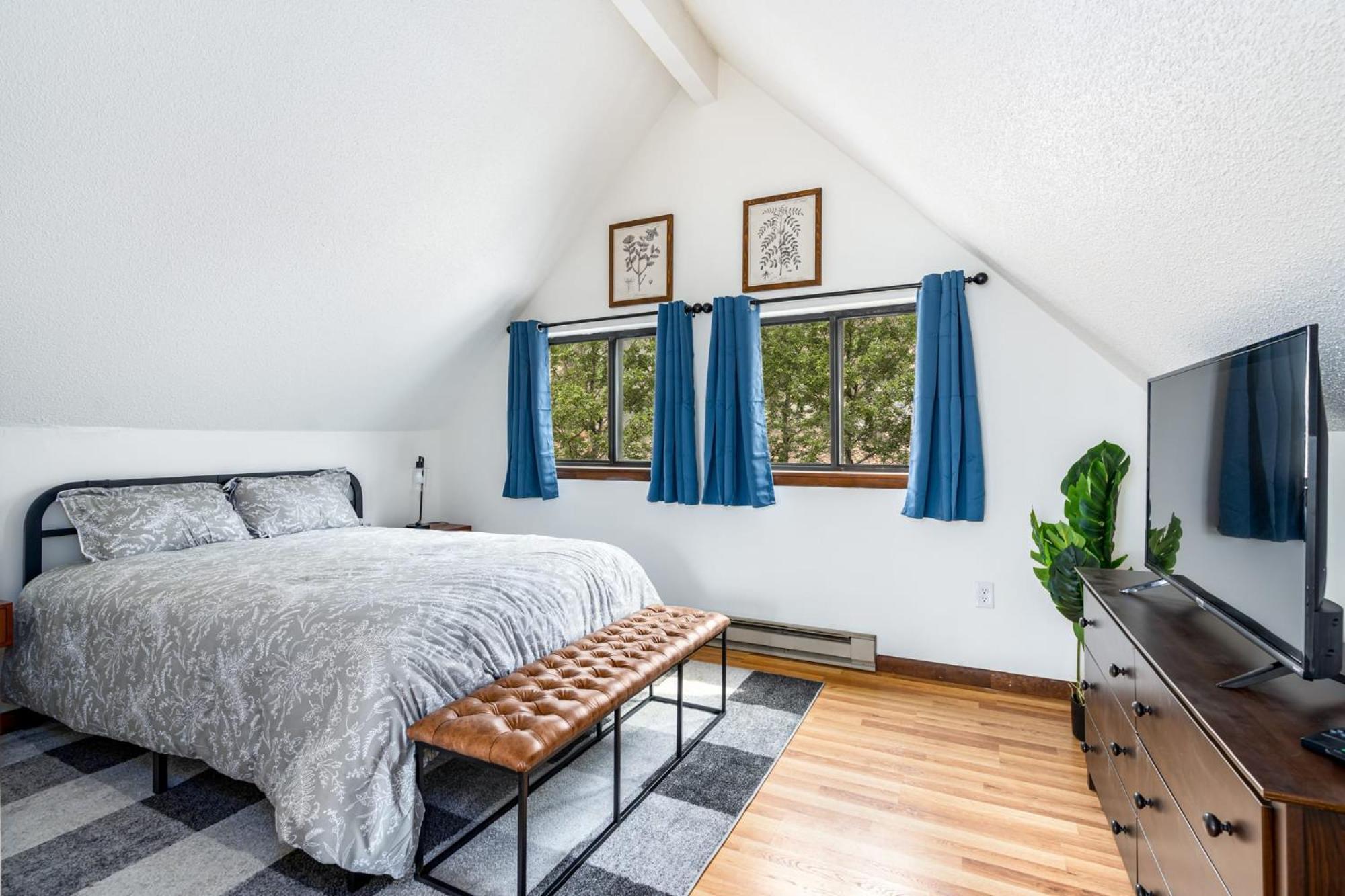 Modern Chalet Cabin W Hot Tub, Deck&Grill, & Wifi! Inwood エクステリア 写真